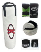 Imagen de Kit Boxeo Bolsa+guantes+vendas+bucal - Blanco