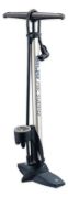 Imagen de Inflador De Pie Aluminio C/ Manómetro 160 Psi Gris