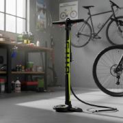 Imagen de Inflador Pie De Acero C/ Manómetro Doble Escala 160 Psi Amarillo