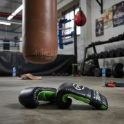 Imagen de Kit Boxeo Completo 14kg Bolsa Guantes Vendas Bucal Color Amarillo